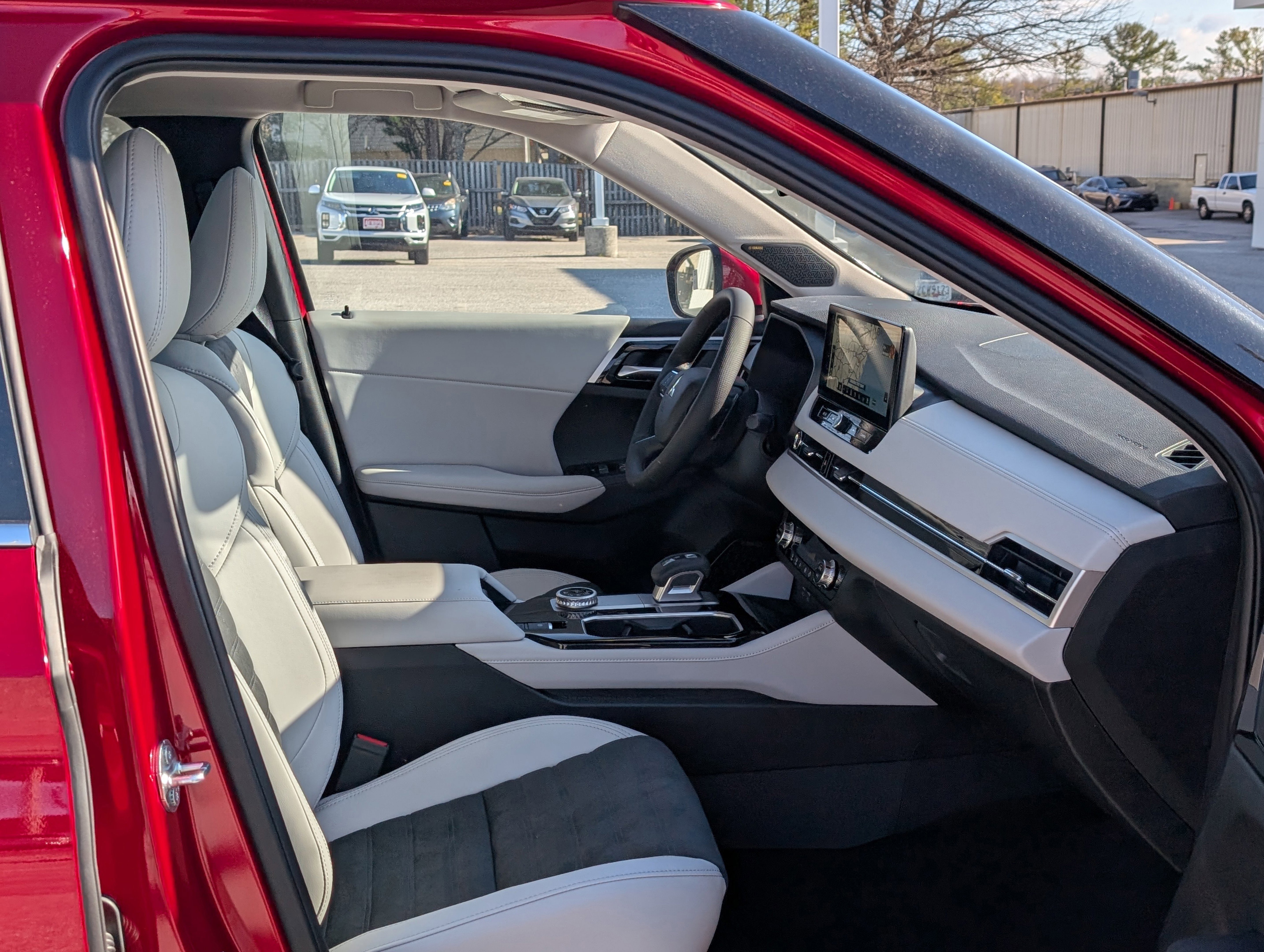 New 2025 Mitsubishi Outlander SE image 9