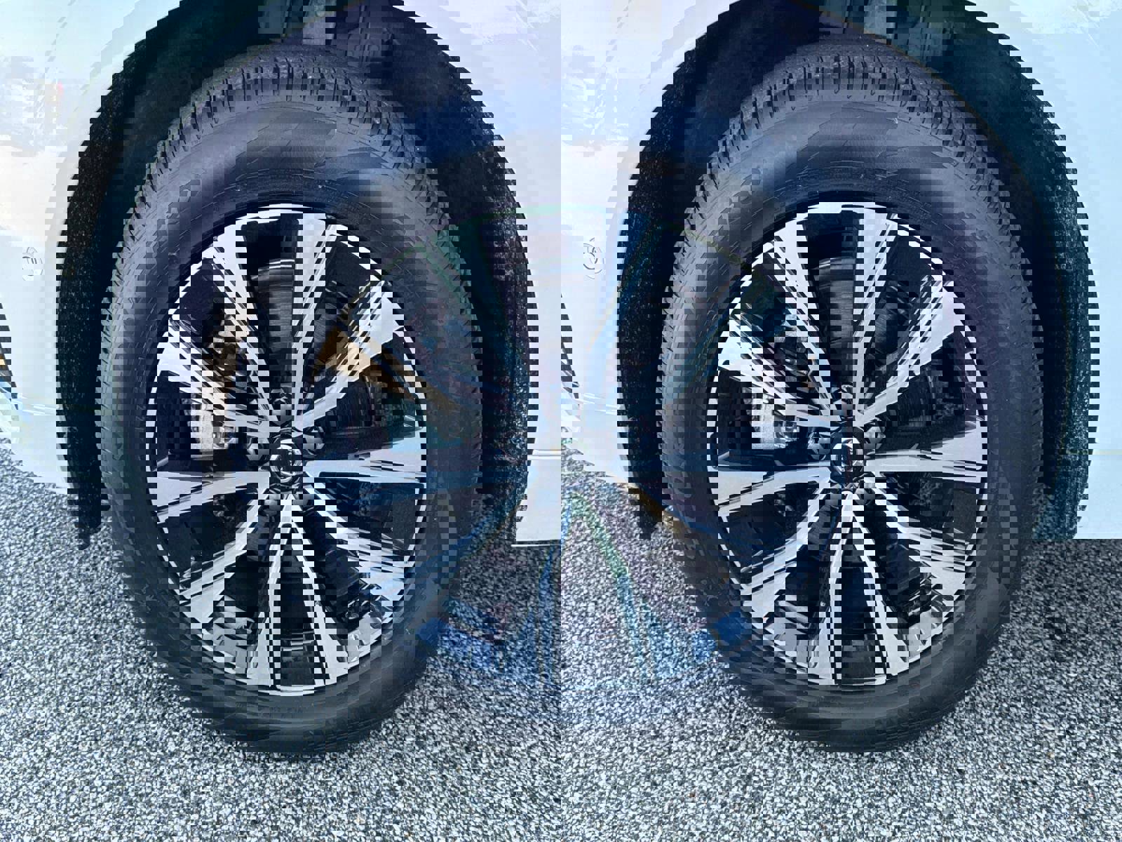 Certified 2025 Volvo XC60 B5 Plus image 10