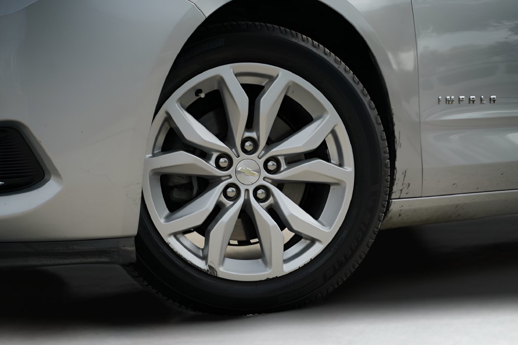 Used 2018 Chevrolet Impala LT FWD image 6