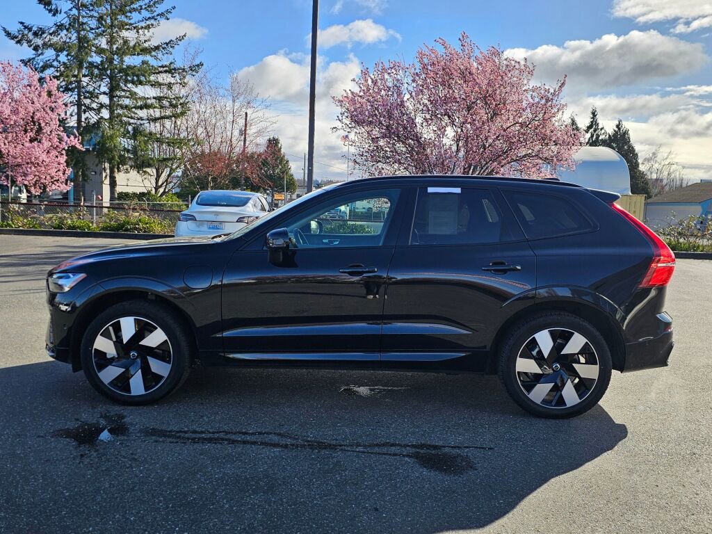 Used 2024 Volvo XC60 T8 Plus w/ Protection Package Premier image 4