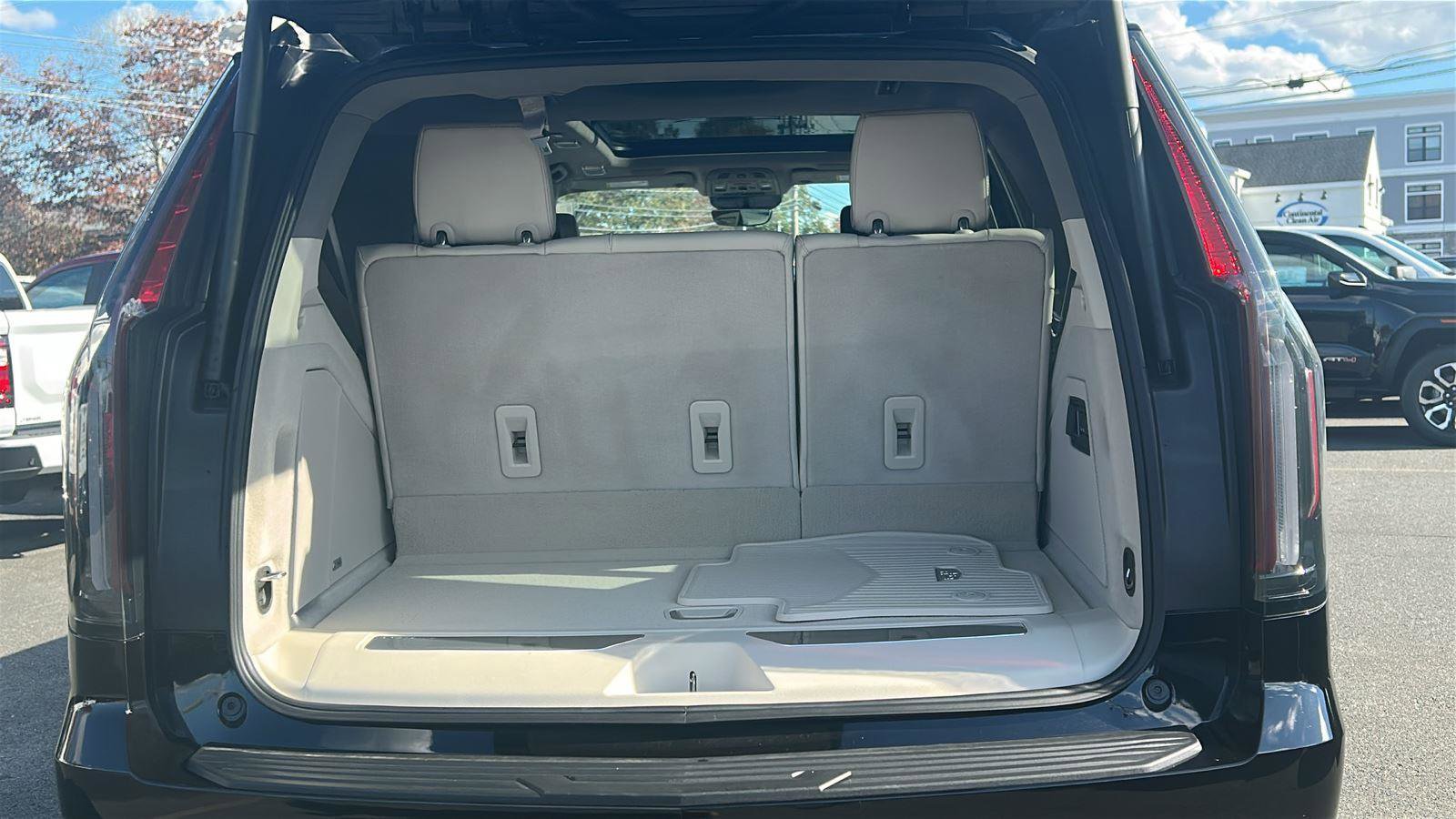 Certified 2024 Cadillac Escalade Sport Platinum w/ Heavy-Duty Trailer Package image 6