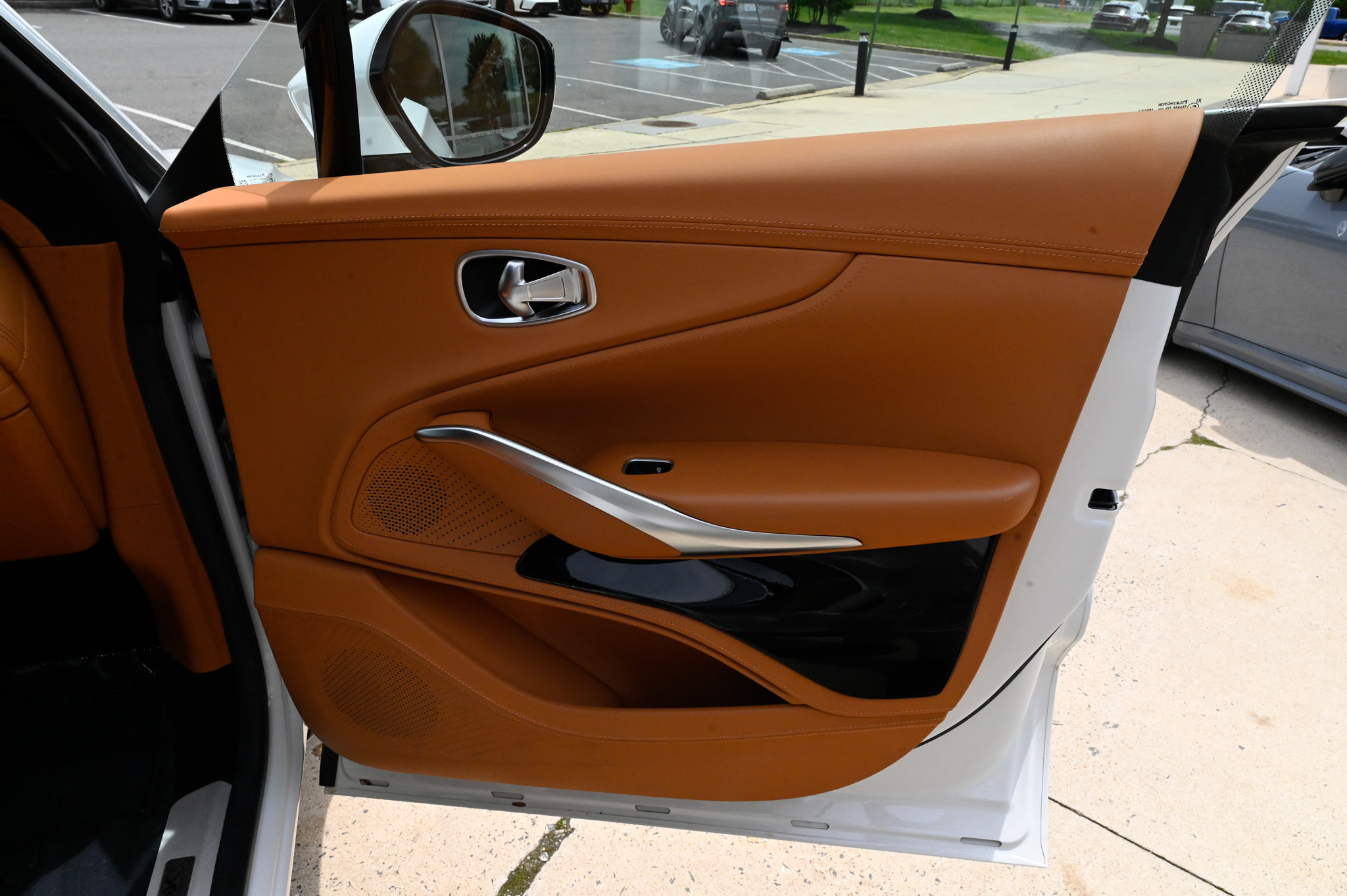 Used 2024 Aston Martin DBX AWD/4WD image 57