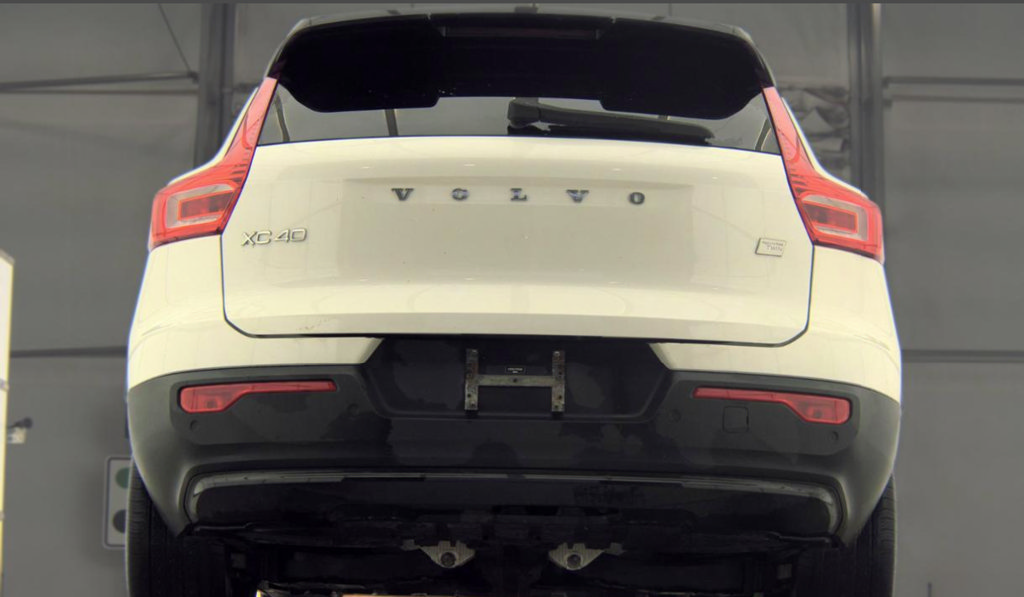 Used 2023 Volvo XC40 Recharge Plus w/ Protection Package Premier AWD/4WD image 9