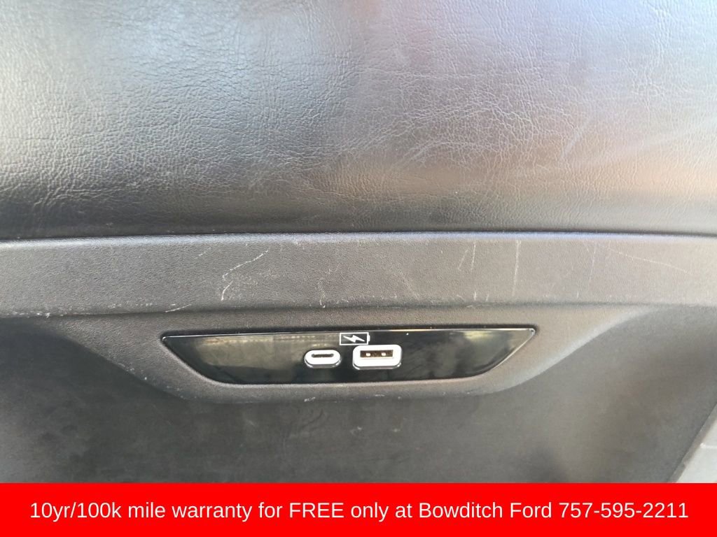 Used 2023 Chrysler Pacifica Touring-L image 13