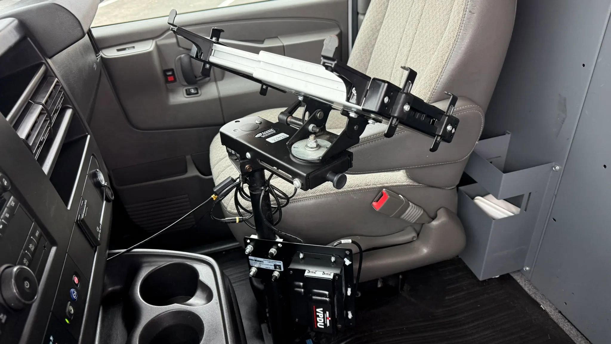 Used 2021 Chevrolet Express 2500 image 27