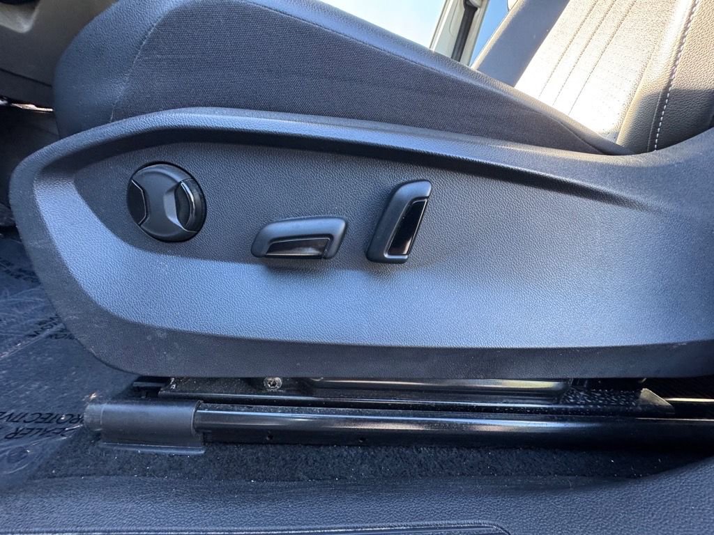 Used 2024 Volkswagen Tiguan SE image 16