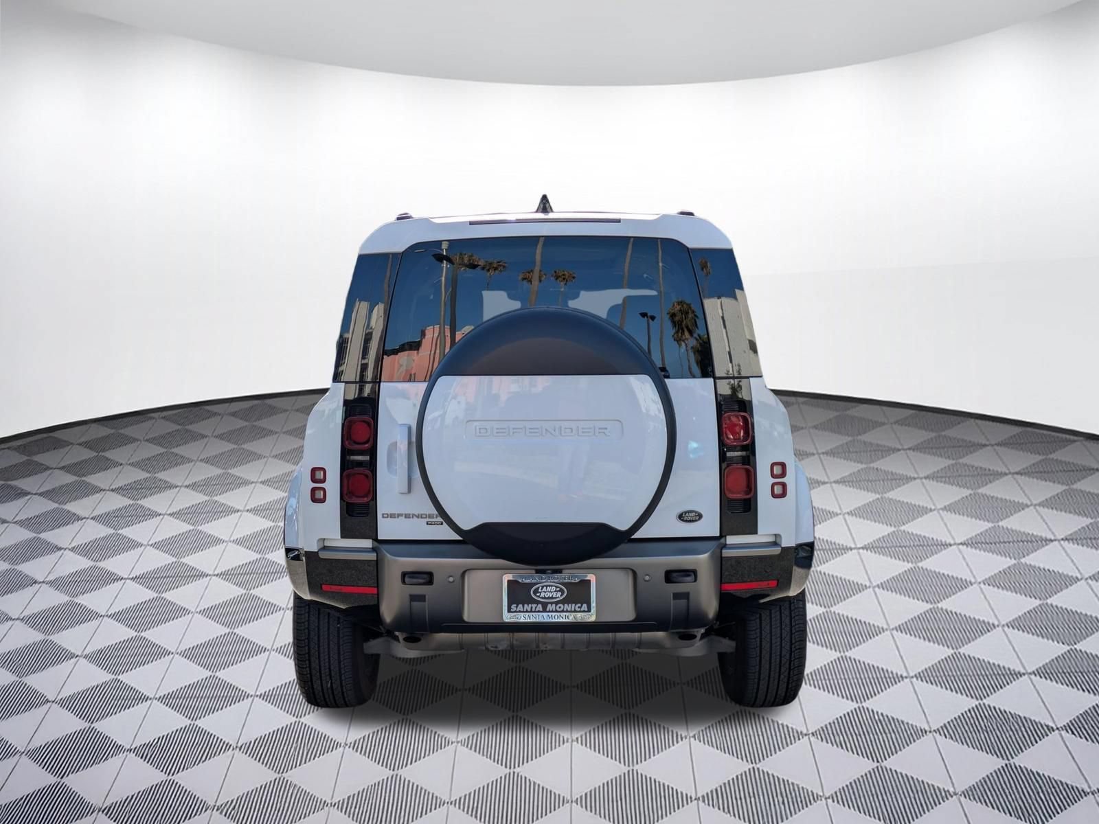 Used 2021 Land Rover Defender 110 X-Dynamic HSE AWD/4WD image 4