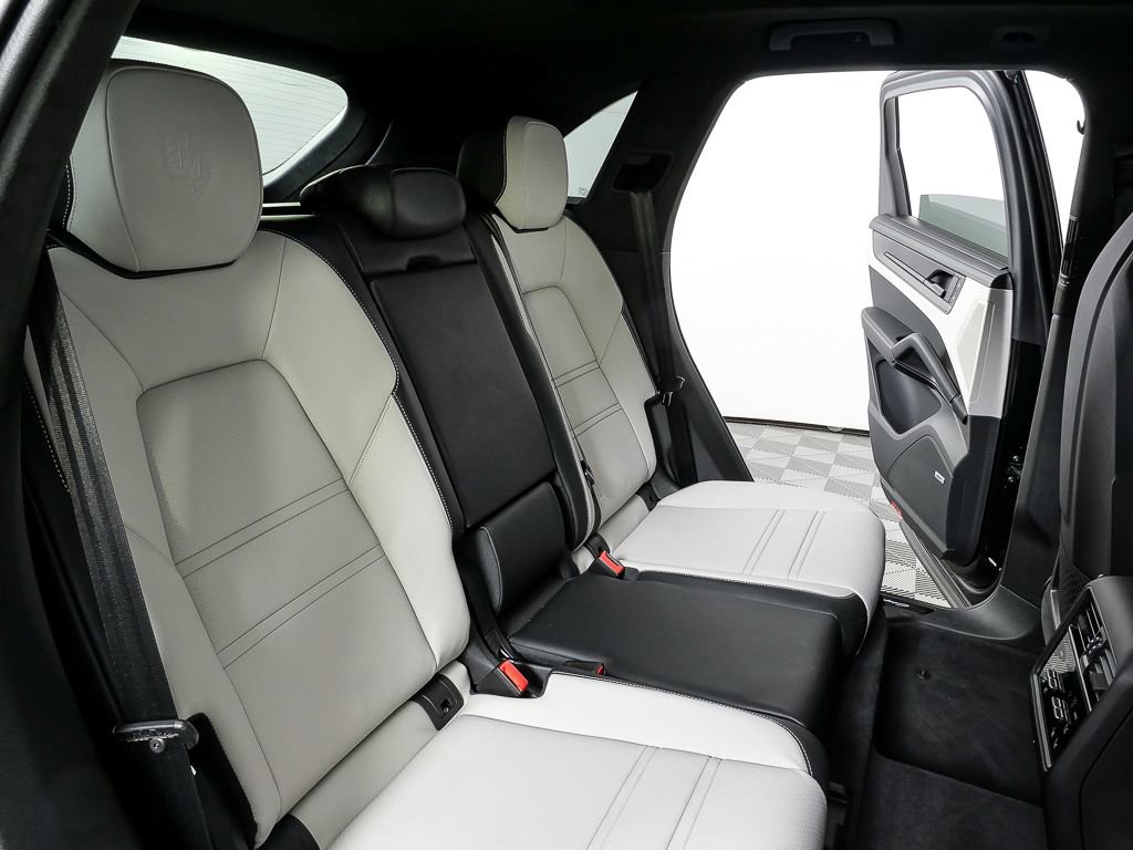 New 2026 Porsche Cayenne GTS image 24