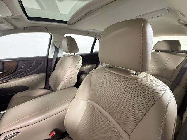 Used 2019 Lexus LS 500 w/ Accessory Package (Z2) RWD image 5