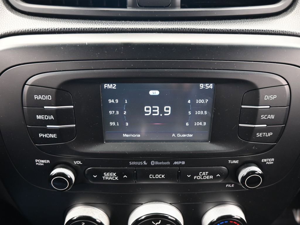 Used 2016 Kia Soul + image 20