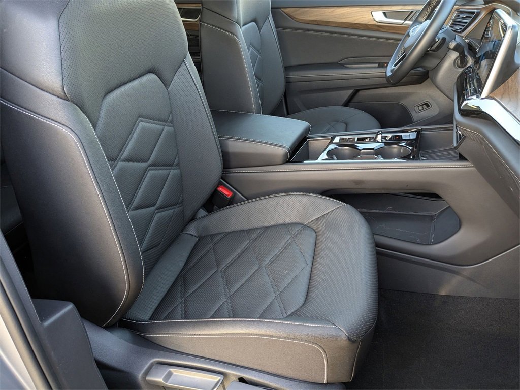 Used 2025 Volkswagen Atlas SE image 36