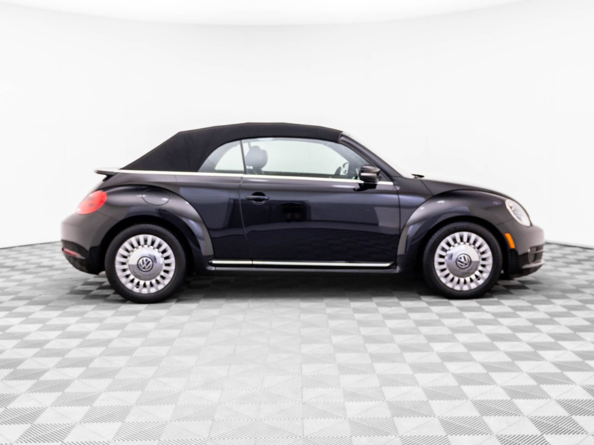 Used 2015 Volkswagen Beetle 1.8T FWD image 7