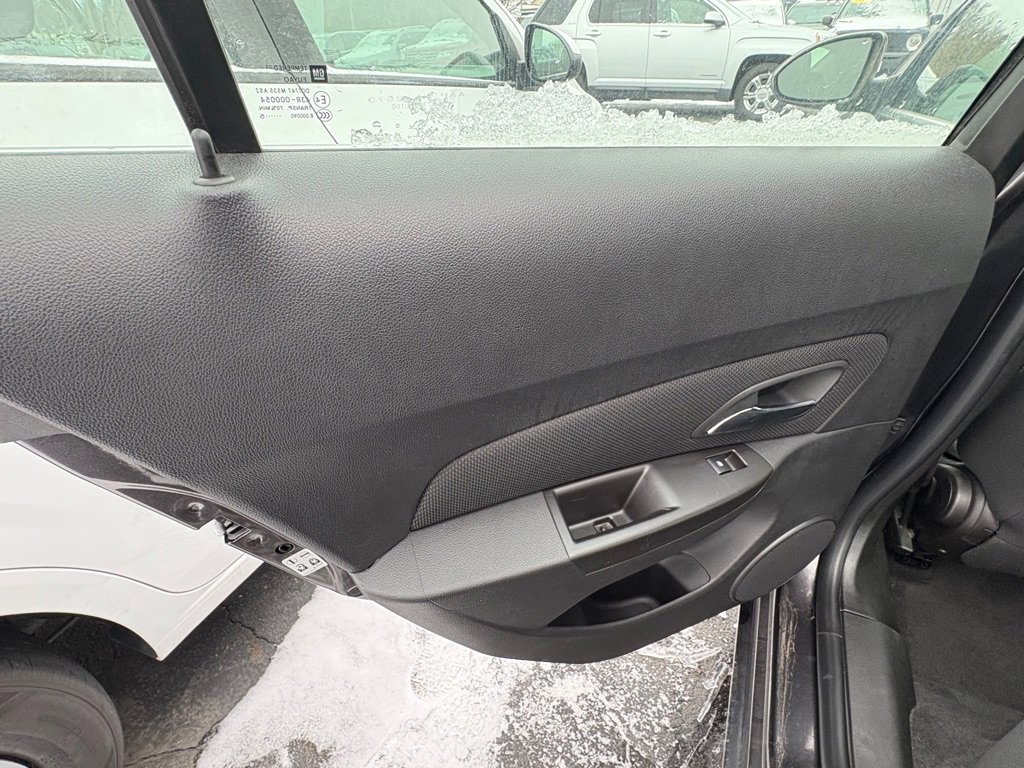 Used 2015 Chevrolet Cruze LT w/ Technology Package image 10