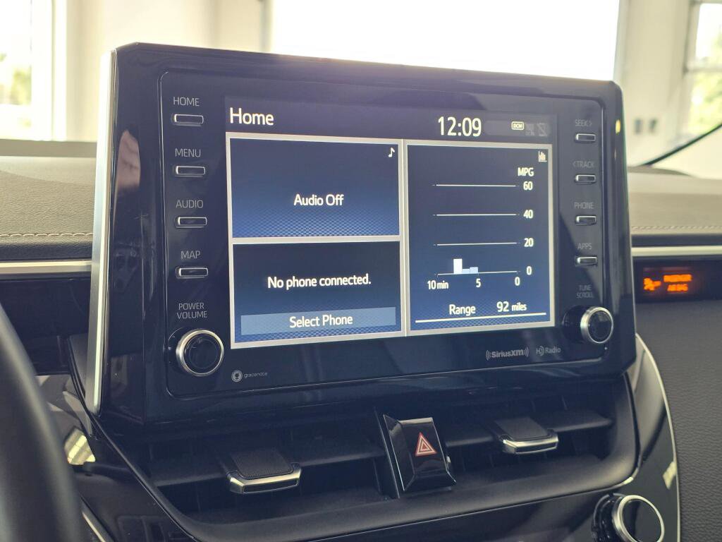 Used 2020 Toyota Corolla XLE w/ Carpet Mat Package (TMS) image 32