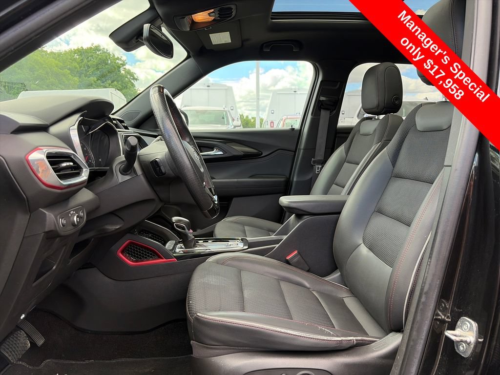 Used 2022 Chevrolet TrailBlazer RS w/ Sun and Liftgate Package FWD image 17