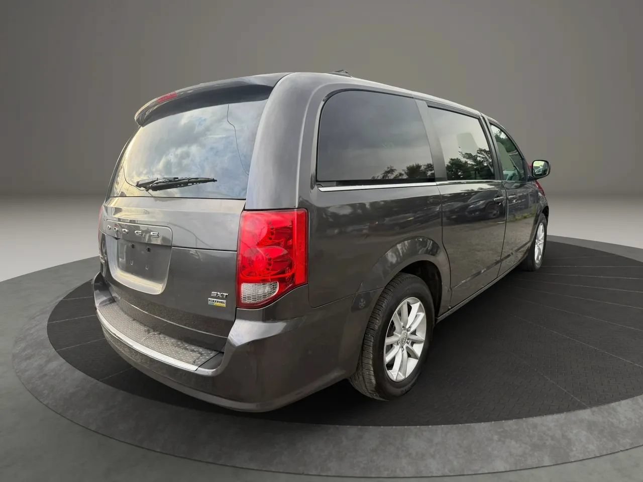 Used 2019 Dodge Grand Caravan SXT FWD image 4