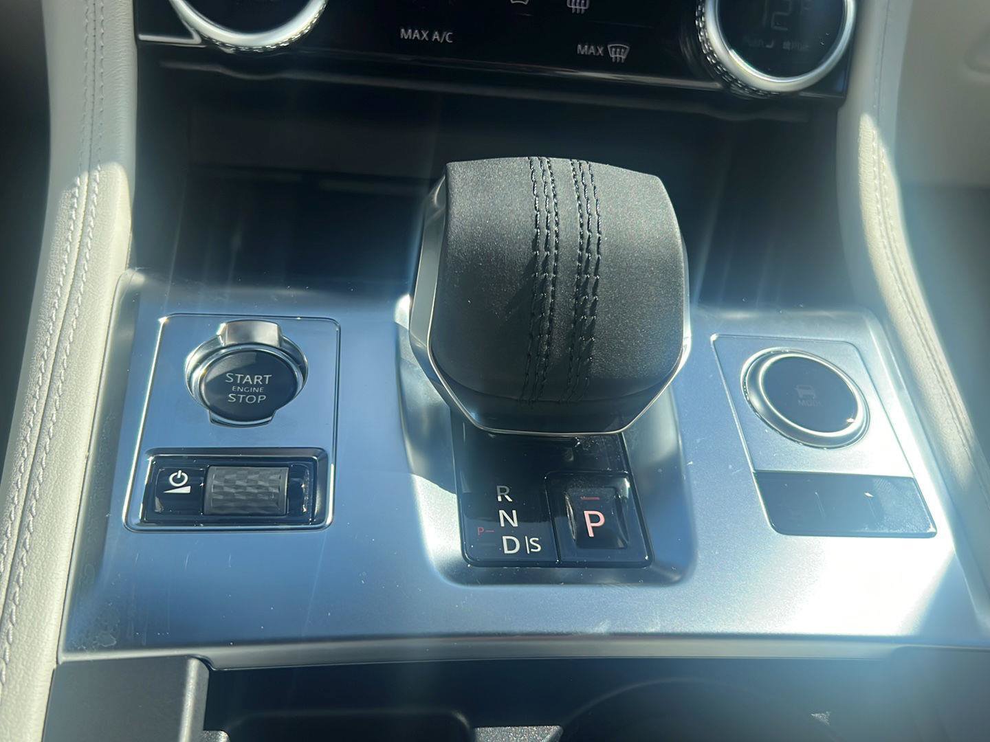 Certified 2026 Jaguar F-PACE R-Dynamic S AWD/4WD image 15