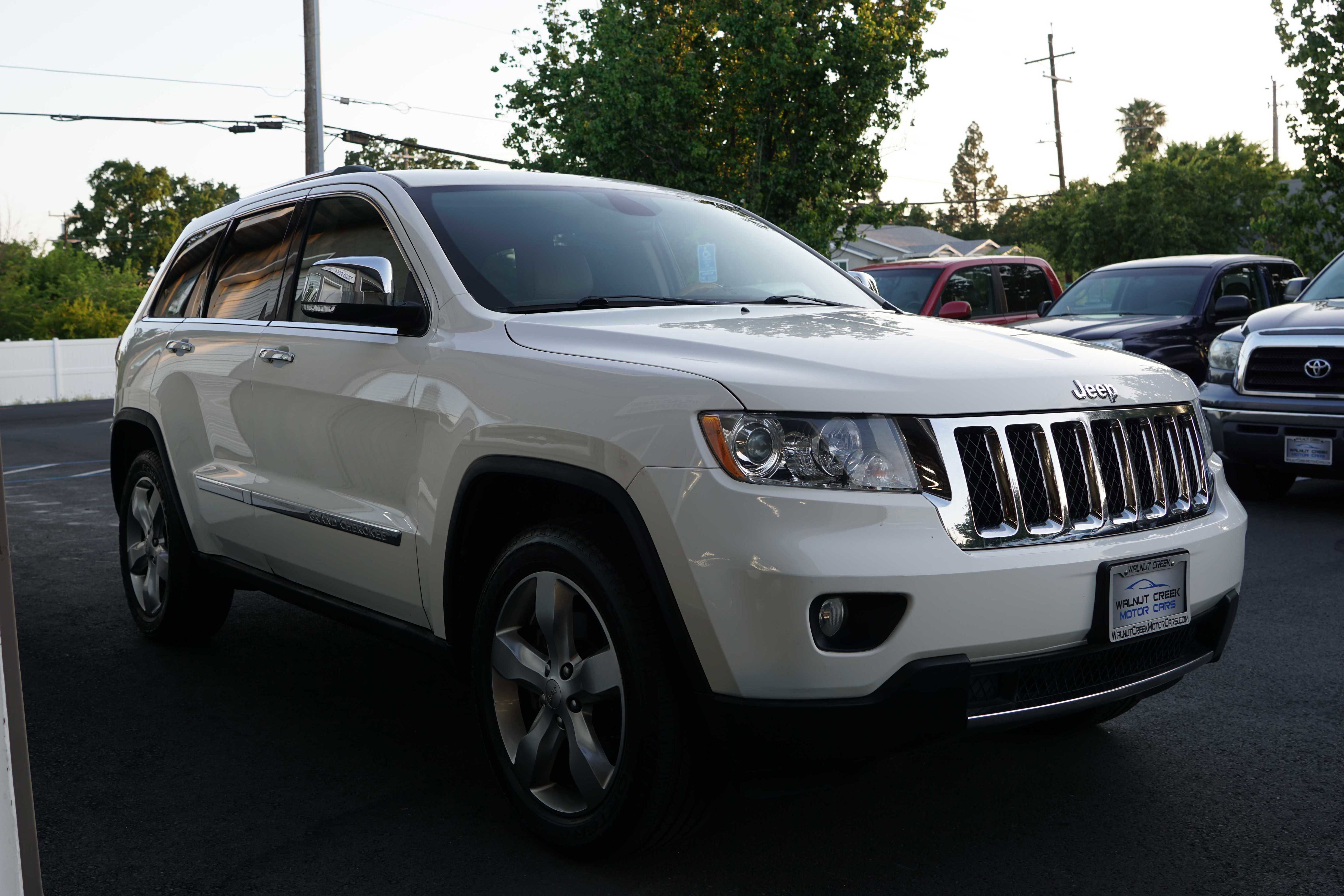 Used 2012 Jeep Grand Cherokee Overland image 9