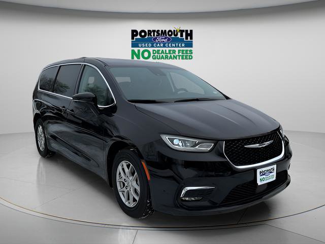 Used 2024 Chrysler Pacifica Touring-L FWD image 1