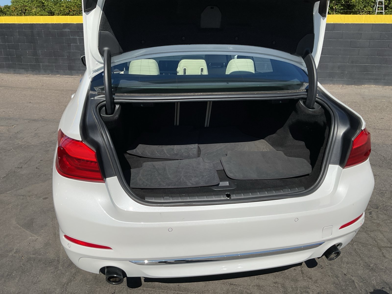Used 2019 BMW 530e w/ Convenience Package RWD image 23