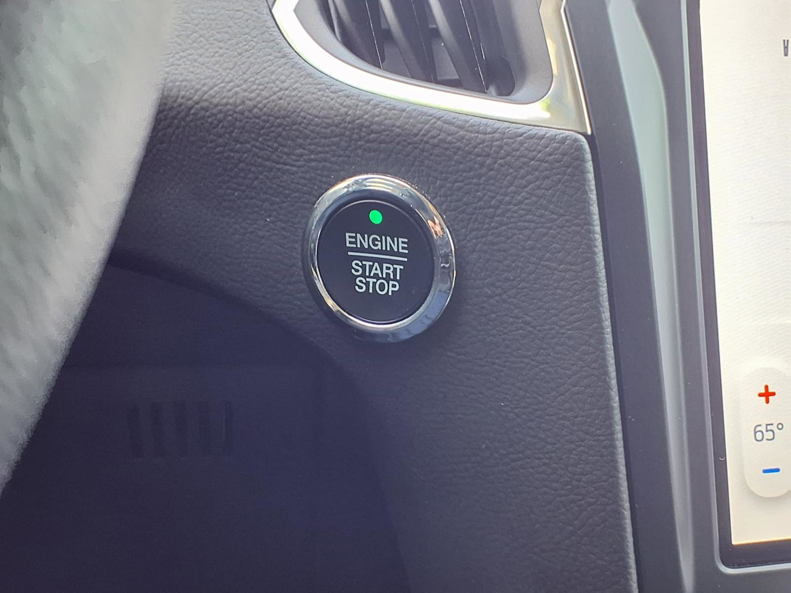 Used 2024 Ford Edge Titanium image 14