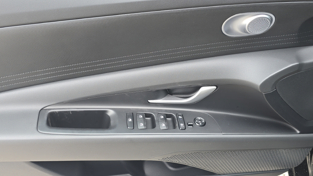 New 2026 Hyundai Elantra SE FWD image 16