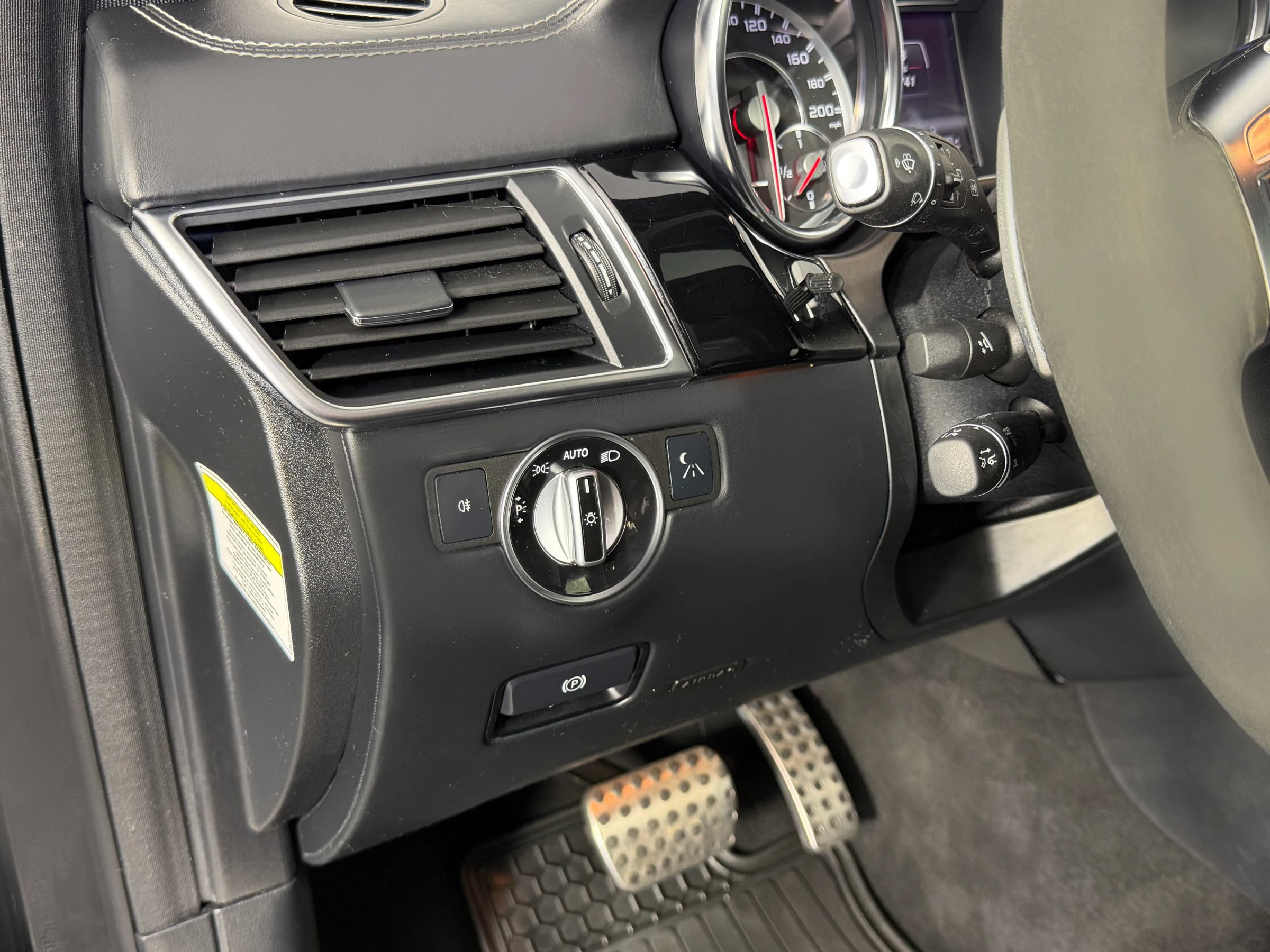 Used 2013 Mercedes-Benz ML 63 AMG 4MATIC image 35