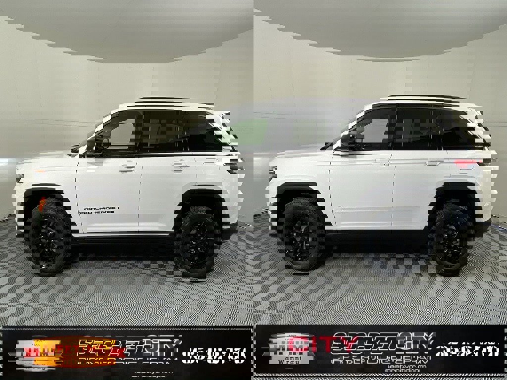 New 2026 Jeep Grand Cherokee Altitude image 4