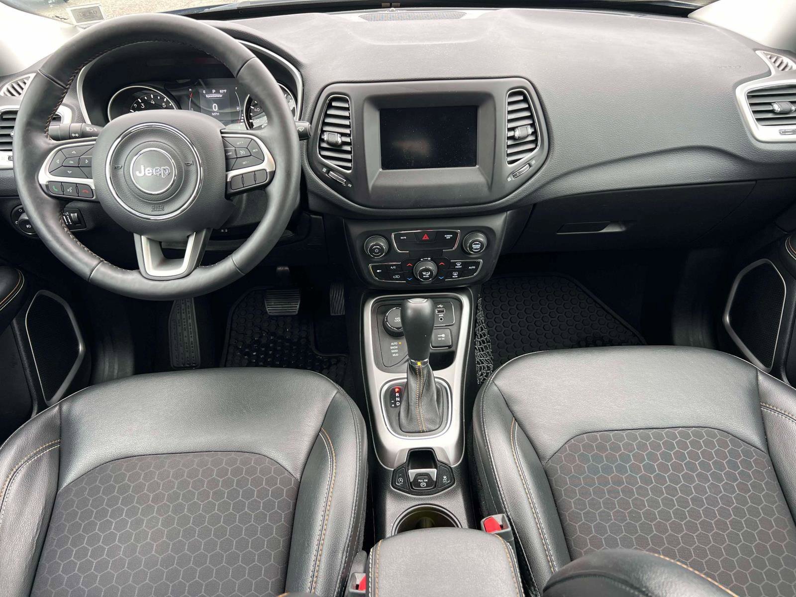 Used 2019 Jeep Compass Latitude w/ Cold Weather Group AWD/4WD image 2