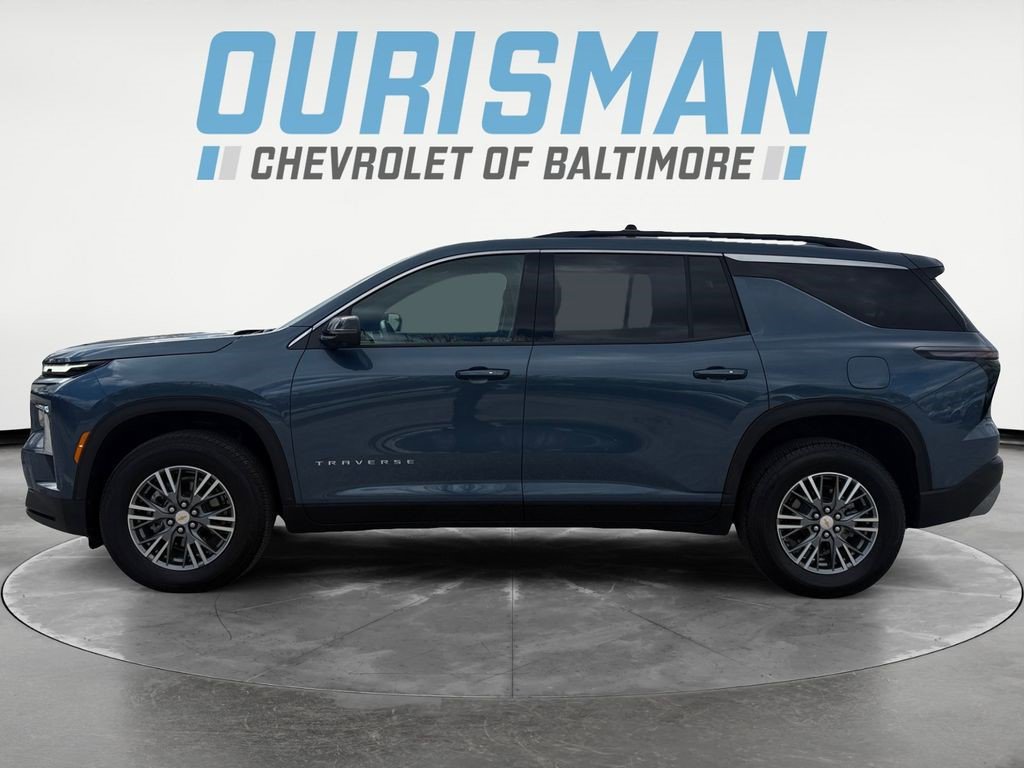 Certified 2025 Chevrolet Traverse LT w/ Driver Confidence Package FWD image 3