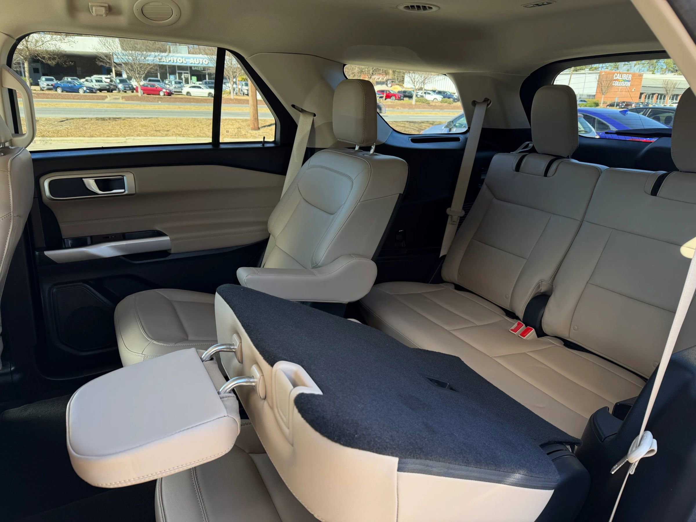 Used 2023 Ford Explorer XLT w/ Equipment Group 202A image 11