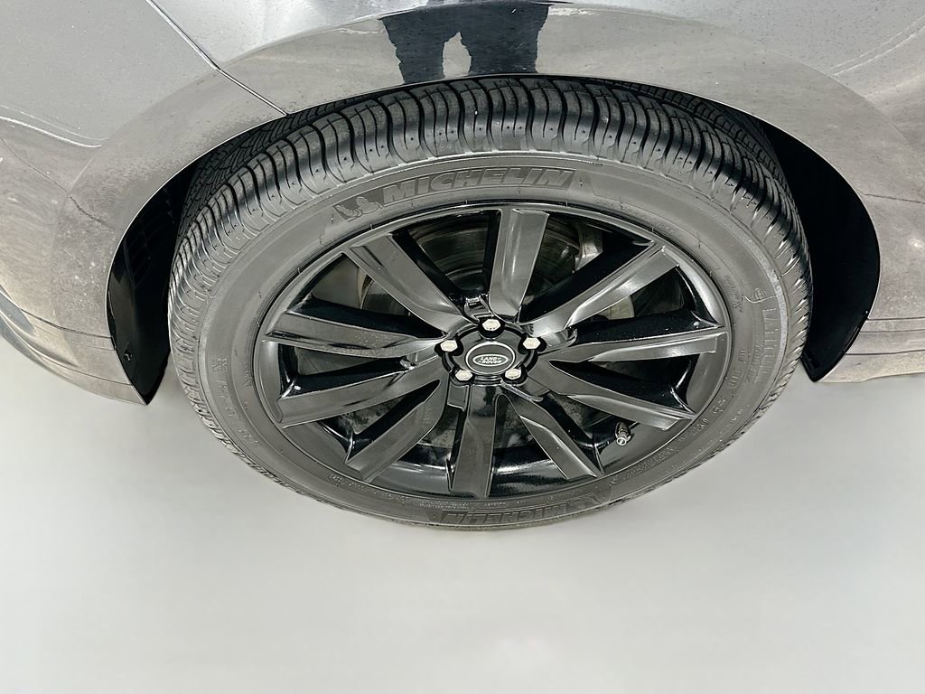 Used 2020 Land Rover Range Rover Velar R-Dynamic S image 32