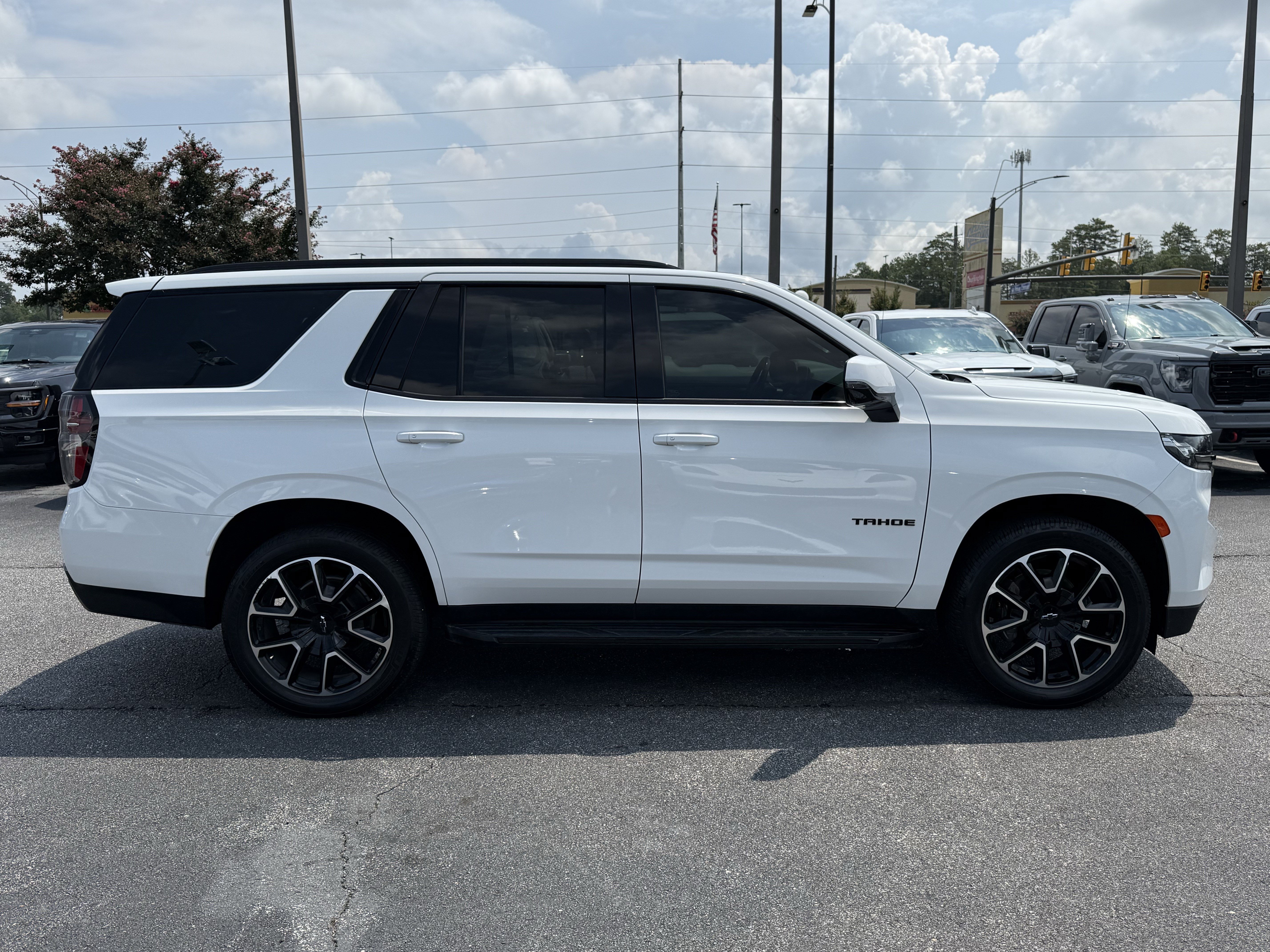 Used 2021 Chevrolet Tahoe RST w/ Luxury Package RWD image 11