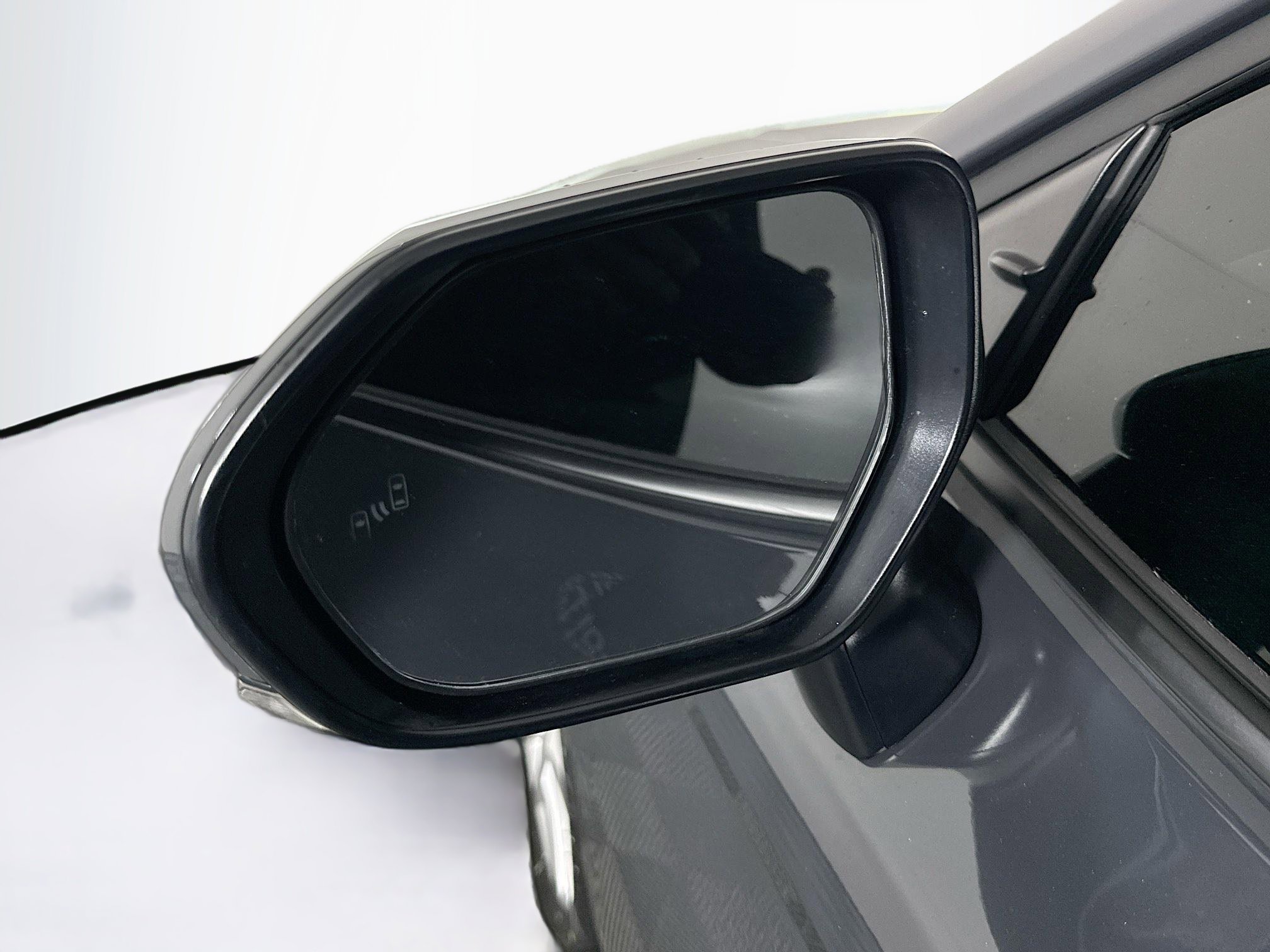 Used 2025 Toyota Camry LE w/ Convenience Package image 16