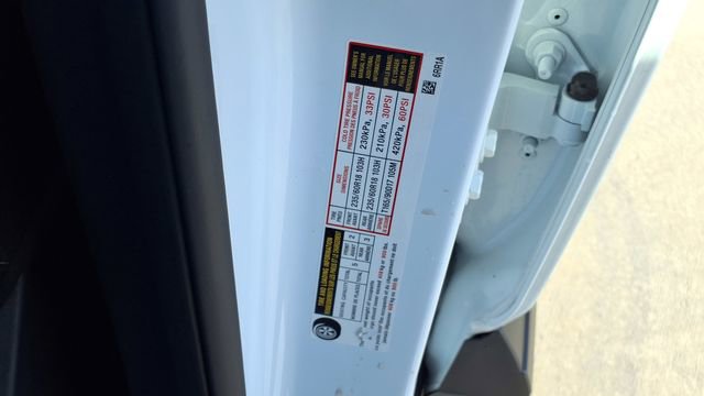 Used 2025 Nissan Rogue SV image 31