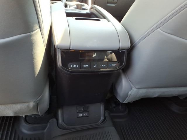 Used 2023 Toyota Highlander XLE AWD/4WD image 15