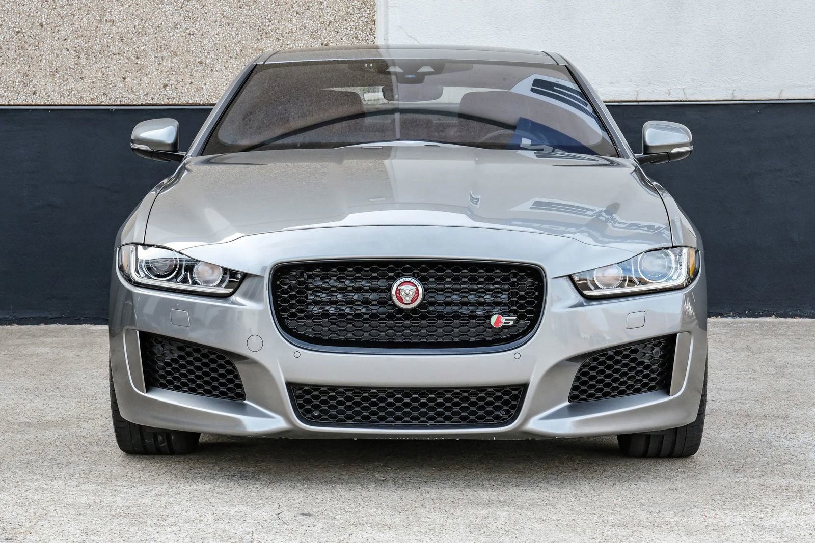 Used 2019 Jaguar XE S image 4