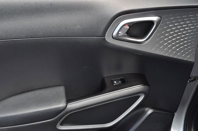 Used 2023 Kia Soul LX w/ LX Technology Package image 18