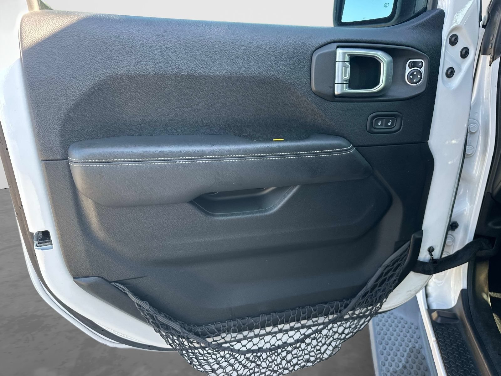 Used 2019 Jeep Wrangler Unlimited Sahara AWD/4WD image 15