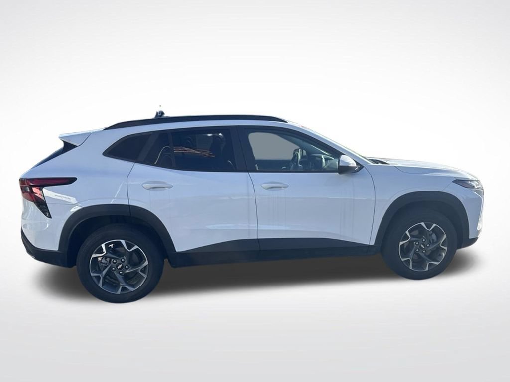 Used 2024 Chevrolet Trax LT FWD image 8
