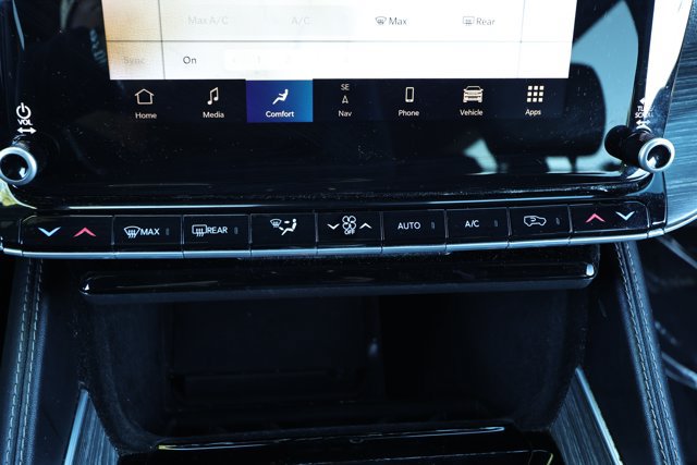 Used 2024 Jeep Wagoneer L Series II RWD image 18