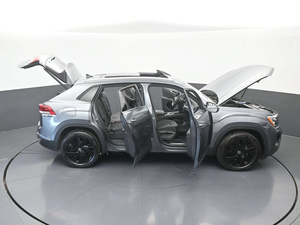 Used 2025 Volkswagen Atlas Cross Sport SE w/ Panoramic Sunroof Package FWD image 76