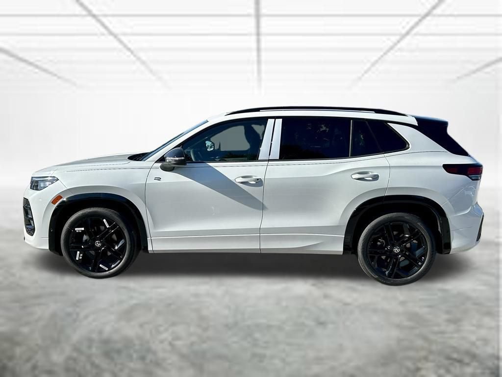 New 2026 Volkswagen Tiguan SE R-Line FWD image 8