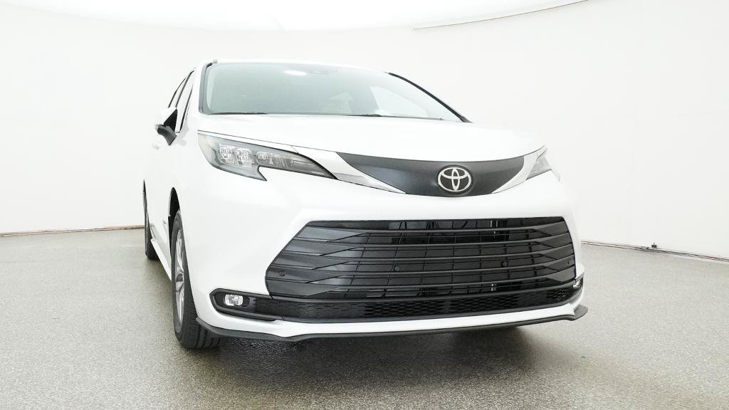 New 2026 Toyota Sienna XLE FWD image 33
