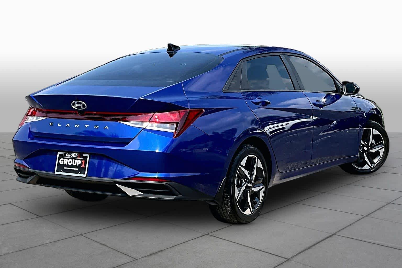 Used 2023 Hyundai Elantra SEL w/ Convenience Package FWD image 12