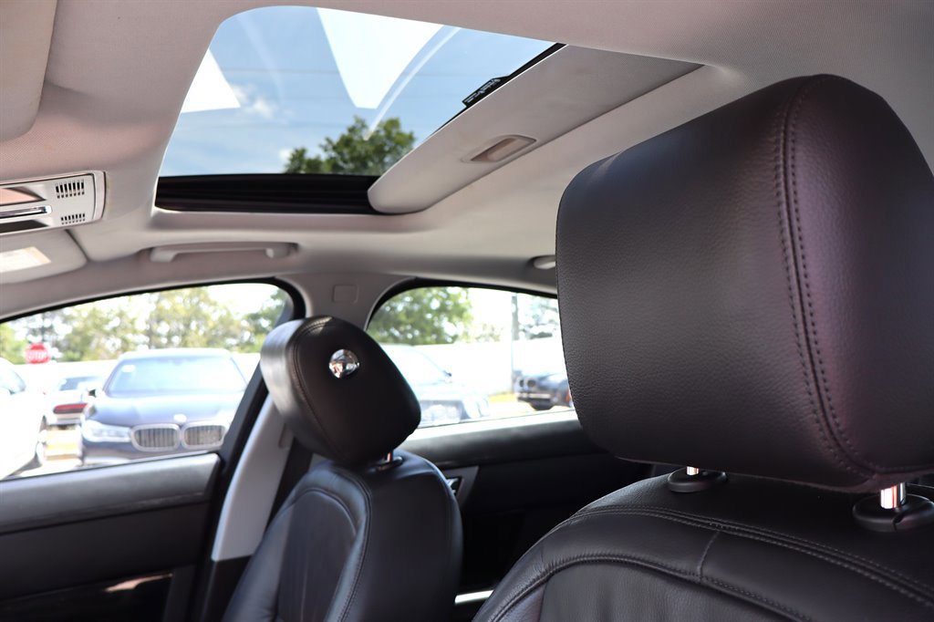 Used 2011 Jaguar XF RWD image 22