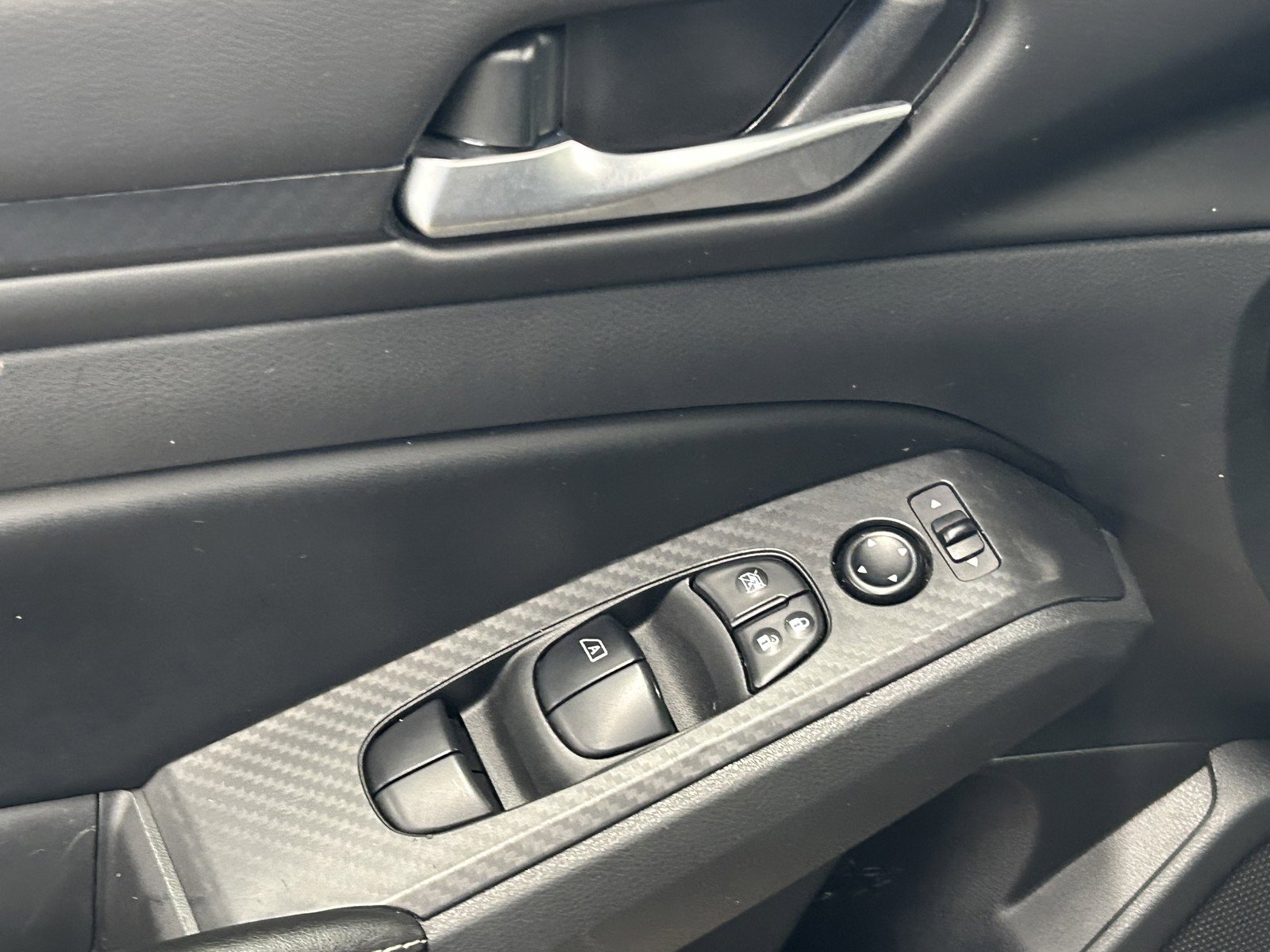 Used 2024 Nissan Altima 2.5 SV image 10