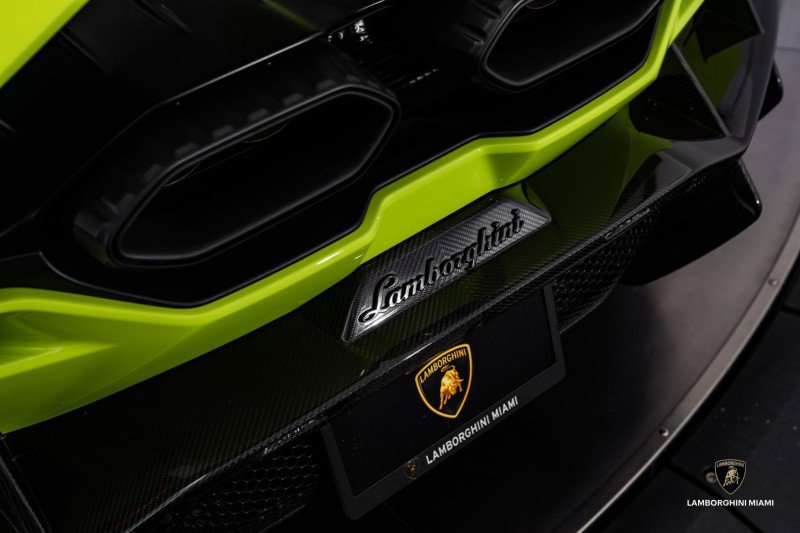 Used 2024 Lamborghini Revuelto image 23