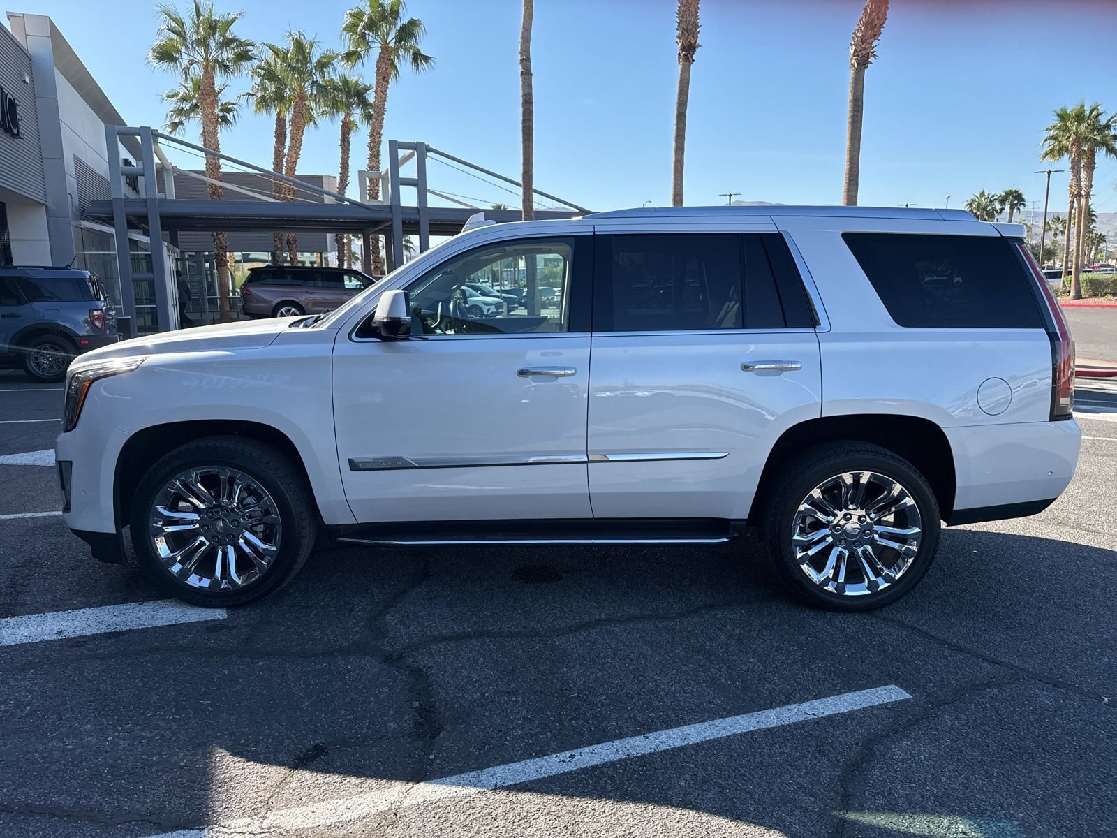 Used 2019 Cadillac Escalade Luxury w/ LPO, Radiant Package image 8