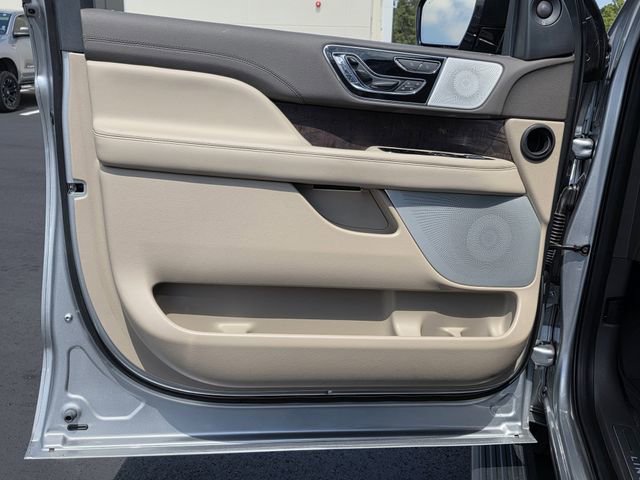 Used 2024 Lincoln Navigator Reserve image 13
